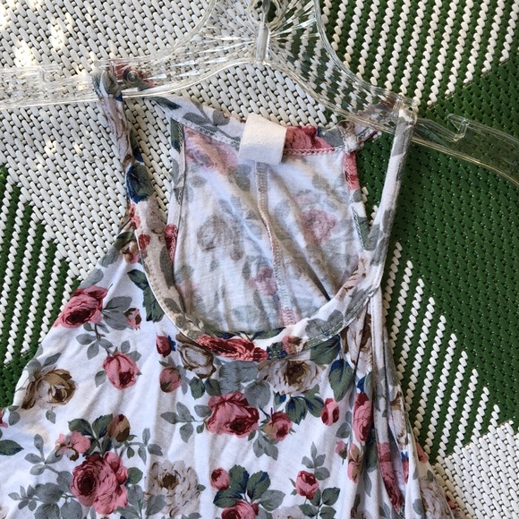 Razor back asymmetrical tank. Pink and red rose - Picture 2 of 4